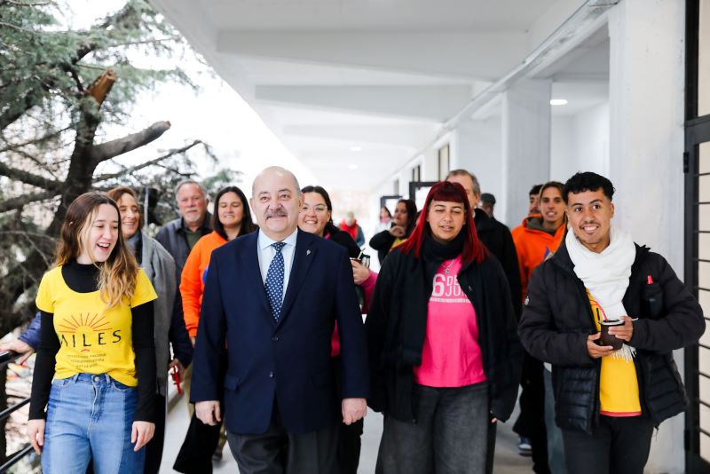 Tauber recorrió las obras avanzadas de la facultad de Trabajo Social