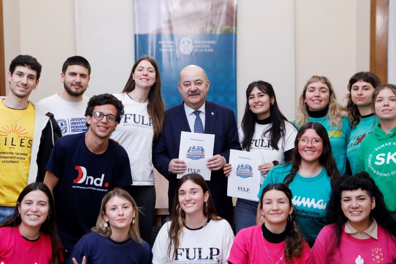 Tauber recibió a representantes de la Federación Universitaria de La Plata