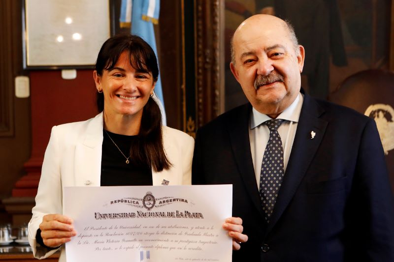 Una Leona en el Rectorado: Vicky Granatto, Graduada Ilustre de la UNLP