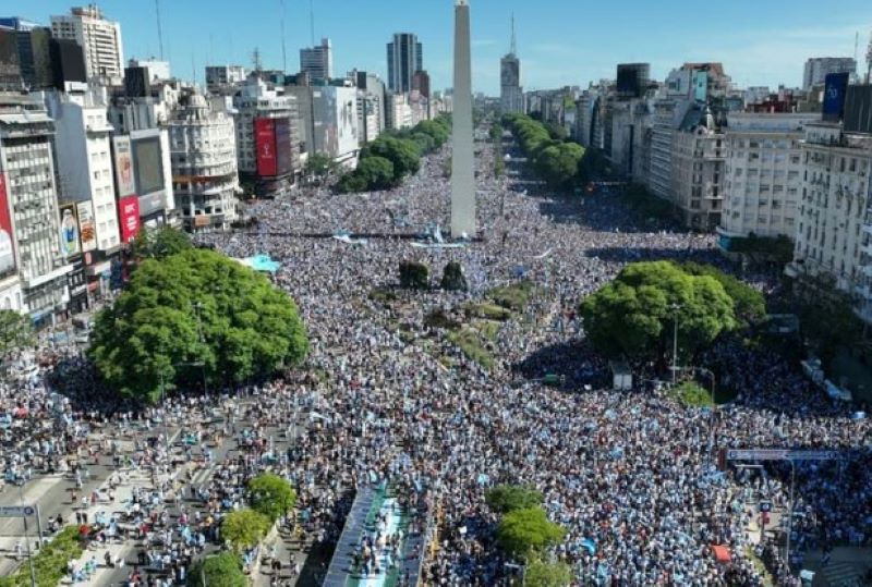 Del pogo al abrazo comunitario: por qué encontrarnos en la calle también es cuidar la salud mental